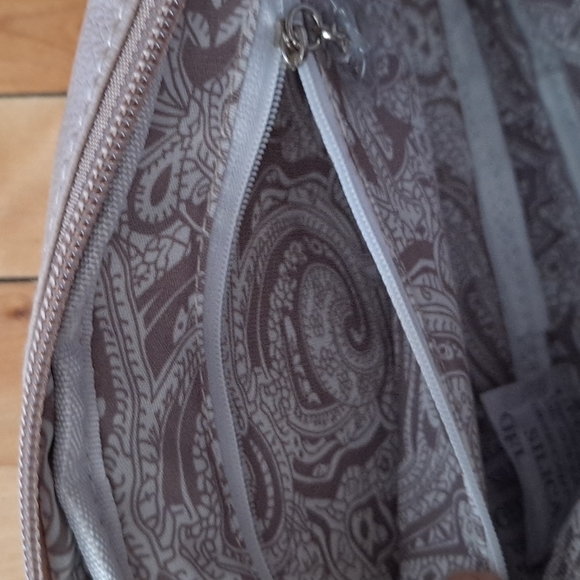 Bella Russo quilted style crossbody purse, chain strap, beige, blush 💗 - Picture 10 of 12